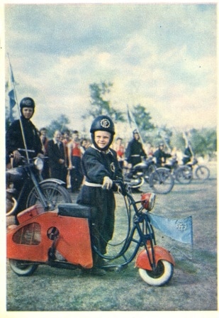 ЮНЫЙ МОТОЦИКЛИСТ а