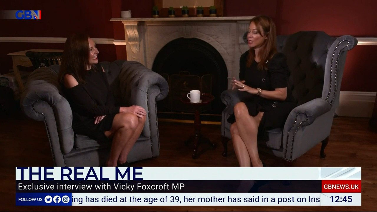 09.06 - 12.00.00 - The Briefing Lunchtime with Gloria De Piero. Your ....ts_snapshot_46.50.007