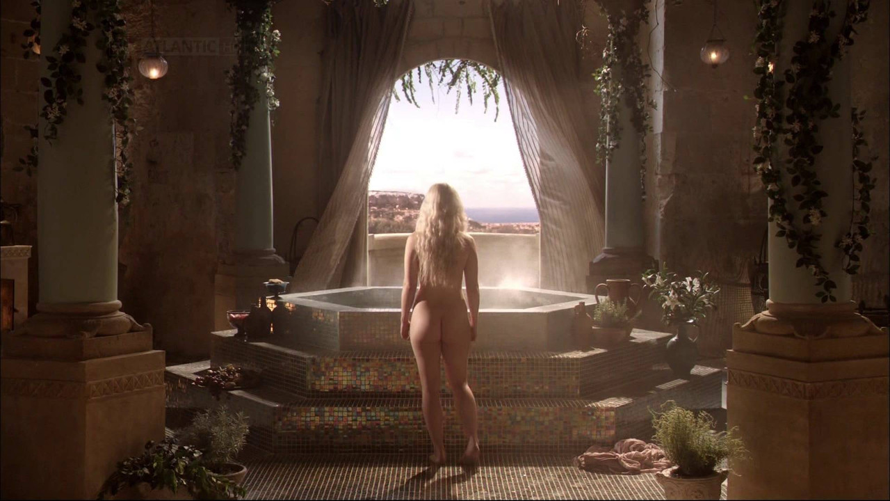 [Image: Emilia-Clarke-31.jpg]