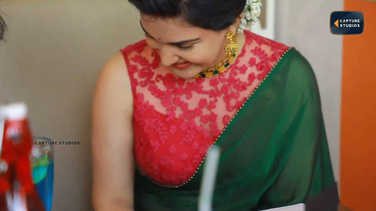 Honeyrose Hot sexy in saree.mkv_snapshot_00.27.810