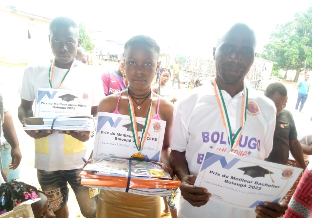 Recompense des meilleurs eleves de bolougô