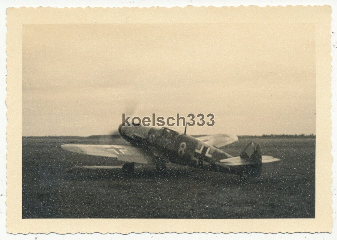 Foto Luftwaffe Messerschmitt Me 109 Flugzeug II.- JG 54 in Staraja Russa Rußland