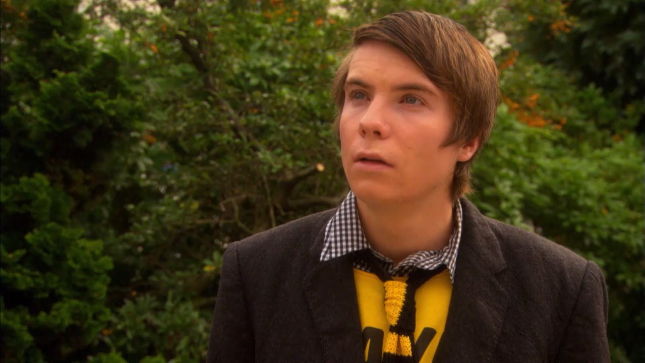 Skins (2008) Season 2 [Hindi + Tamil + Telugu + English] WebRip 480p, 720p ESub - Complete Screenshot