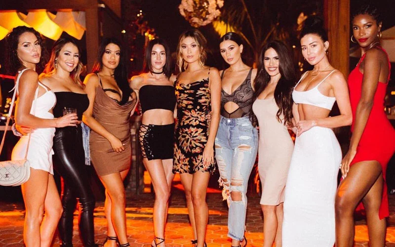 Classic Style Vs. Trendy Fashion Classic Style Vs. Trendy Fashion