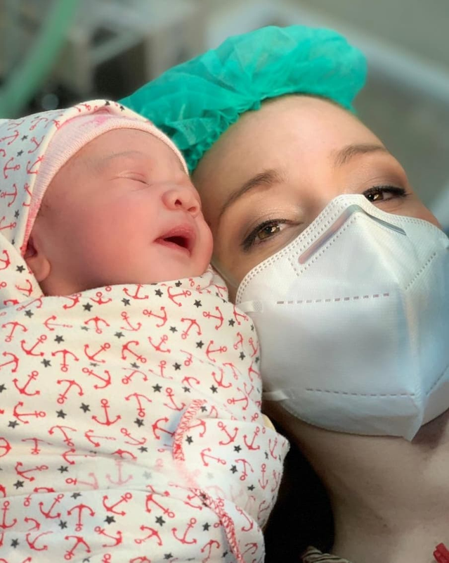 Chelsey Frank bersama Blair Willow Pangalila
