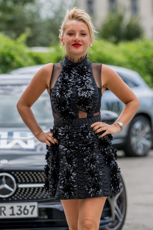 Evelyn-Burdecki-UpskirtSTARS.com-3-1024x1536 (6)