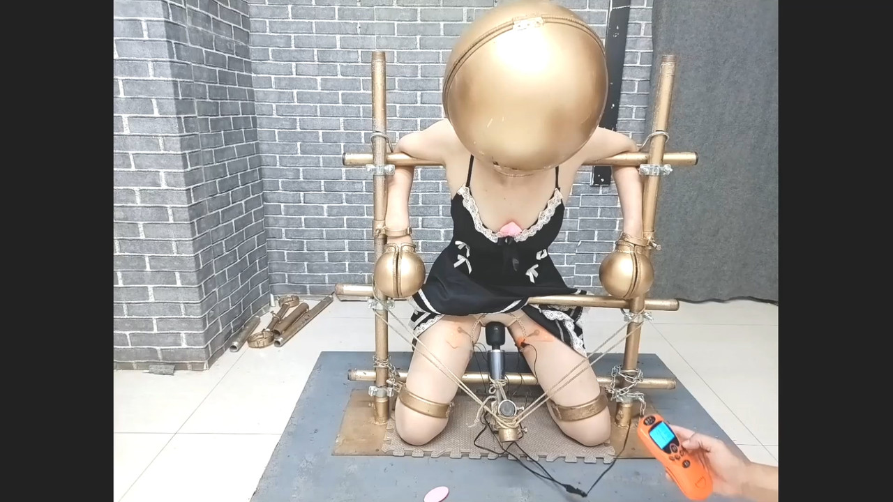 飞天原创 新模艺涵初次体验拘束架.mp4_20210705_131511.219