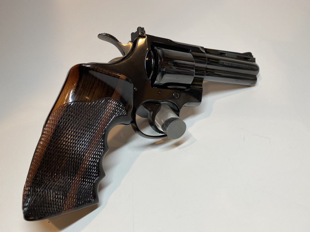 22097EF5-F2C5-44E4-912A-1126E127952F