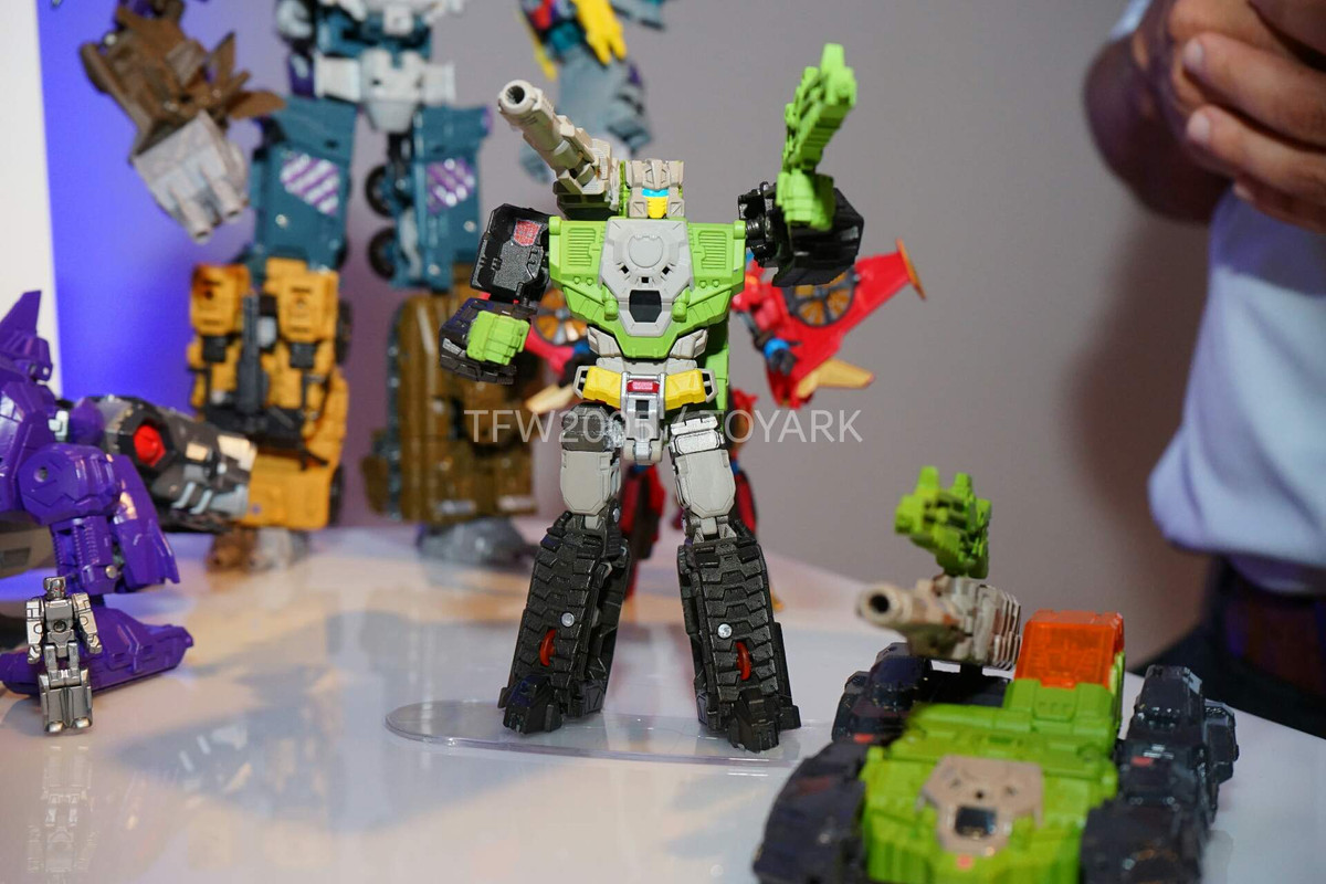 NYCC2015-Transformers-042