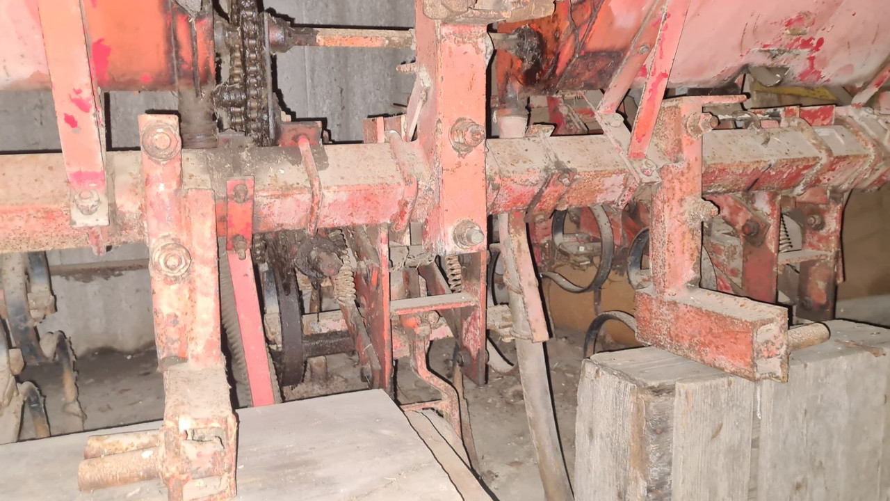 E8B00F35-C2A2-45EB-9CA8-6DCD98E3C41B