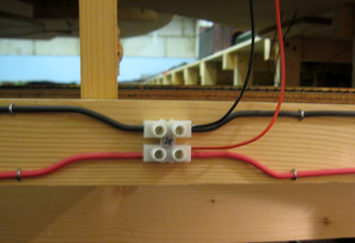 Bus terminal blocks (2015_08_19 15_55_13 UTC) (2017_01_23 23_11_