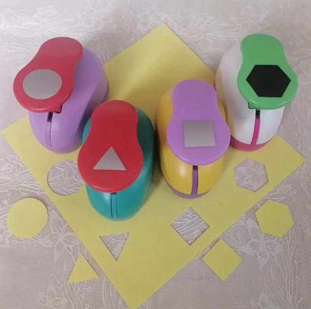 Set 4 Perforadora foamy Circulo tríangulo cuadradoy hexágono 2.5cm