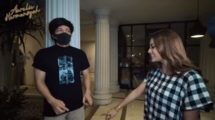 Aurel Hermansyah memergoki Atta Halilintar saat tak menggunakan cincin tunangan