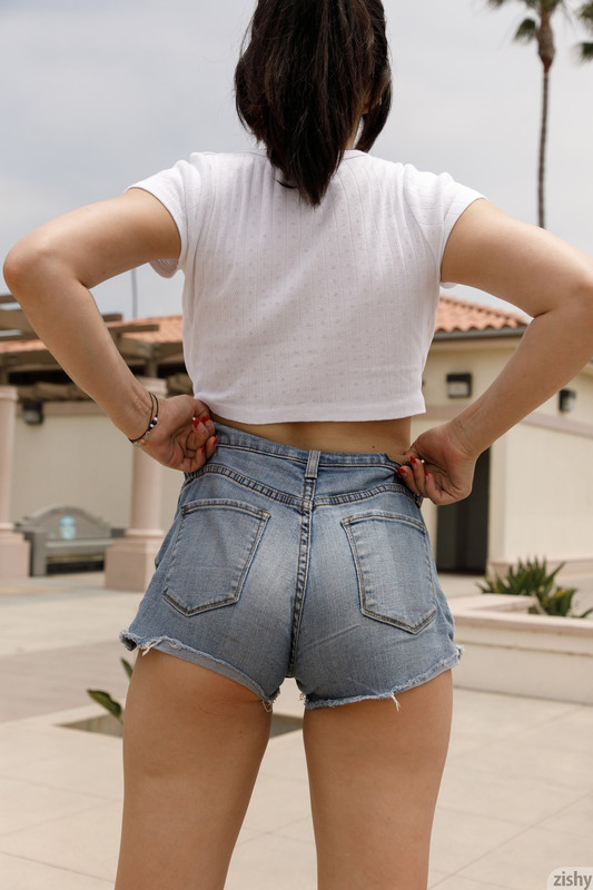 full_014_6487152320144554