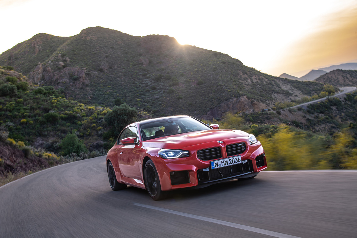 P90481894_highRes_the-all-new-bmw-m2-c