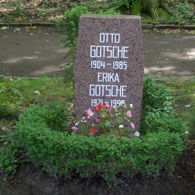 Berlin-Friedrichsfelde-Zentralfriedhof-Pergolenweg-Gotsche