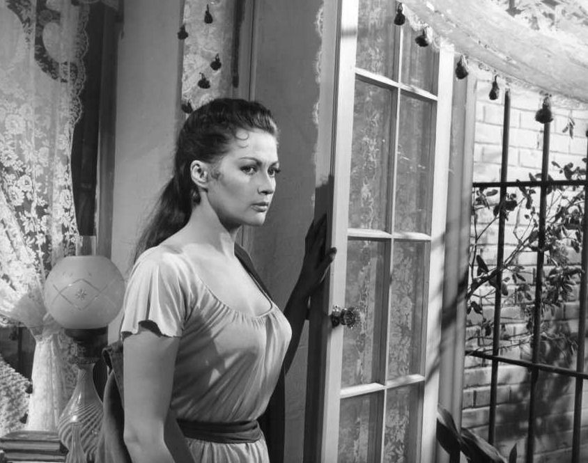 Yvonne_De_Carlo_a95