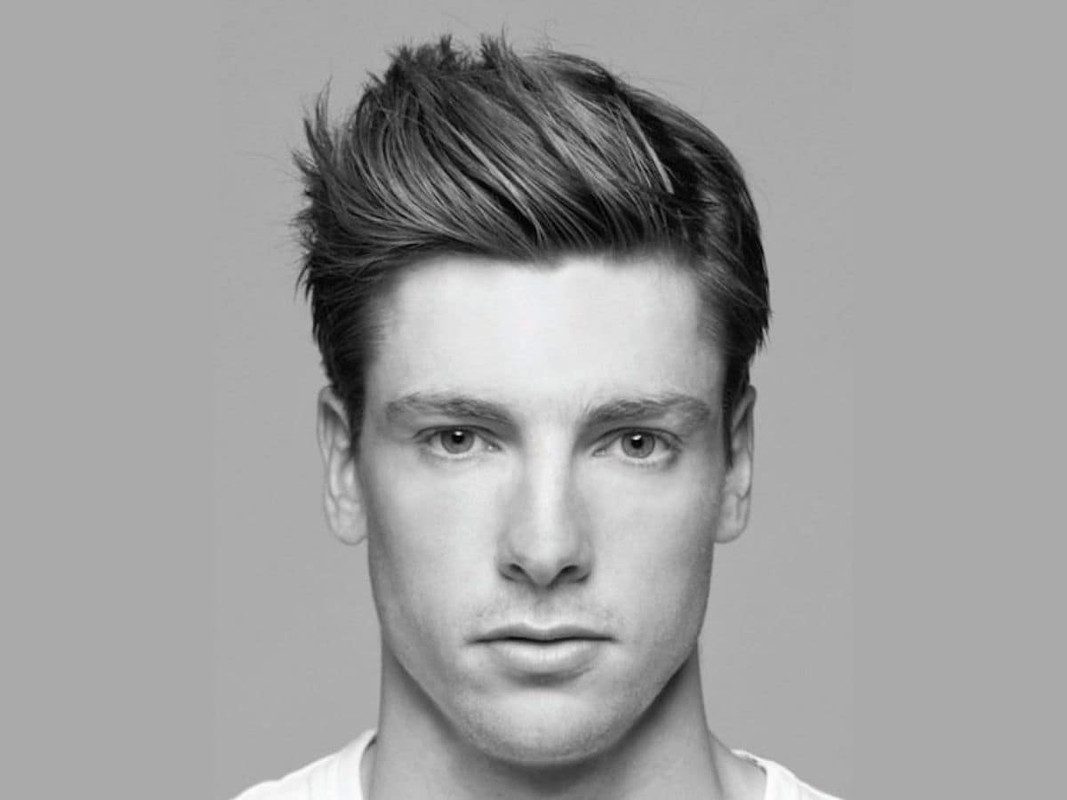 Straight-Haircuts-and-Hairstyle-Tips-for-Men-1200x900