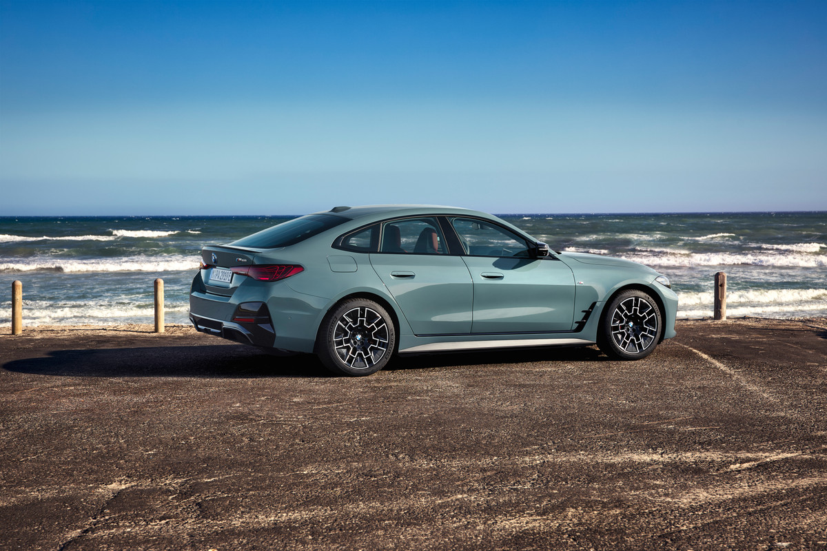 P90546640_highRes_the-new-bmw-i4-m50-x