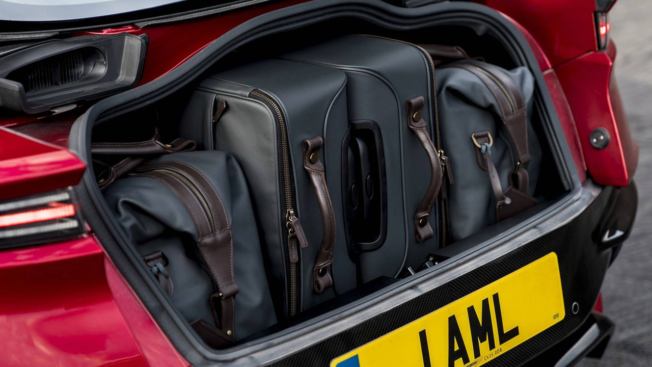 2019 Aston Martin DBS Superleggera (27)