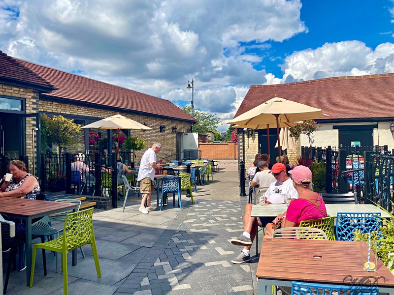 pub-courtyard-Beds-HD.jpg