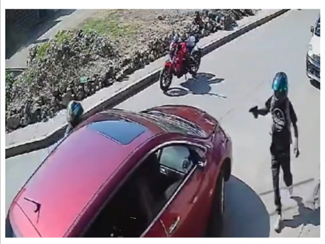 Sujetos se hacen pasar por repartidores para robar camioneta en Cuernavaca