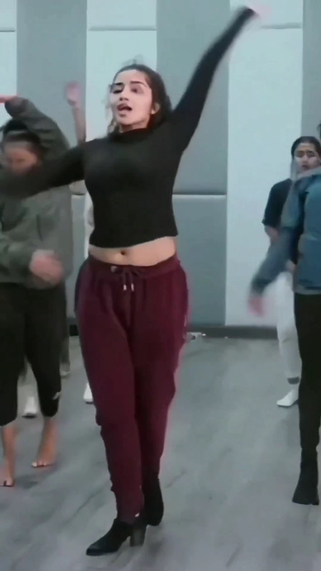 Anupama Parameswaran Hot and Bold Open Navel Show.mp4_snapshot_00.00.896