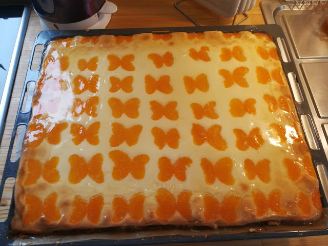 Quarkkuchen vom Blech mit Früchten Quarkkuchen vom Blech mit Früchten