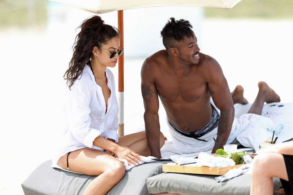 Shanina-Shaik-Upskirt-STARS-com-18