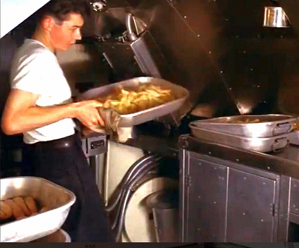 HMS NARWHAL камбуз