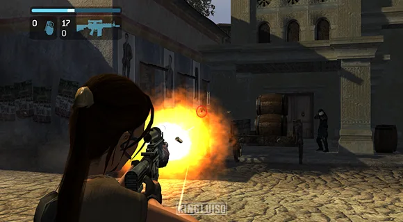 Lara disparando un potente rifle de asalto a los mercenarios de Ruthland. Lara Croft utilizando un rifle de asalto para matar a los mercenarios de Ruthland en la plaza de un pueblo en Perú