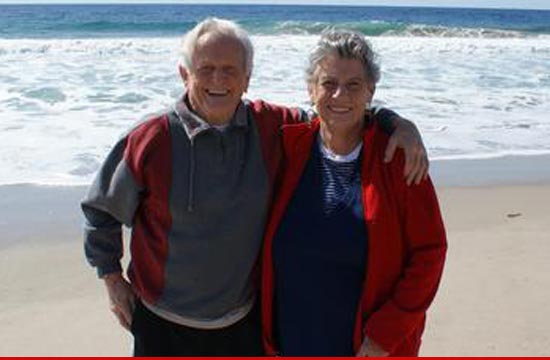 https://i.postimg.cc/sXYcbykn/Hutton-Gibson-the-93-year-old-father-of-actor-Mel-Gibson-has-filed-for-divorce-from-wife-Teddy-Joye.jpg