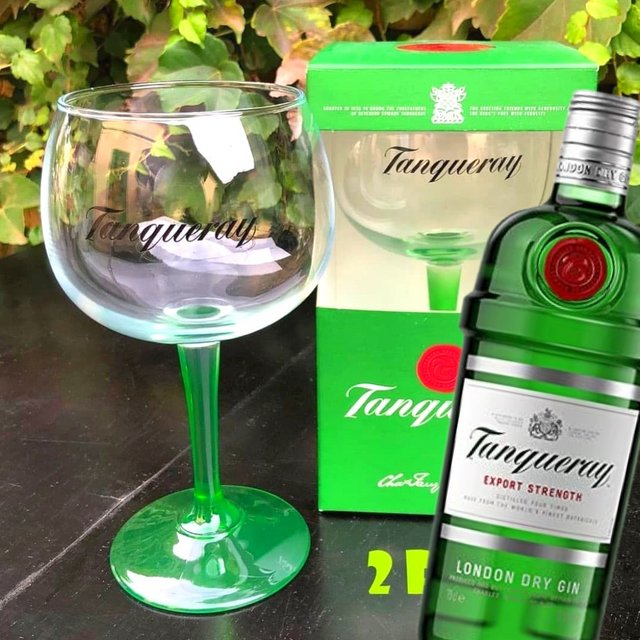 Combo Gin Tanqueray London Dry 750ml + 2 Taças Tanqueray Importadas