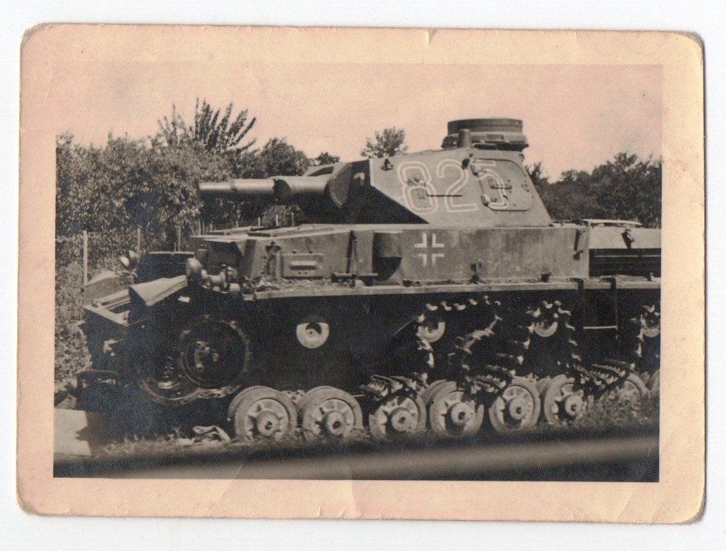 PANZER  AUSFÜHRUNG  - TURMNUMMER 825