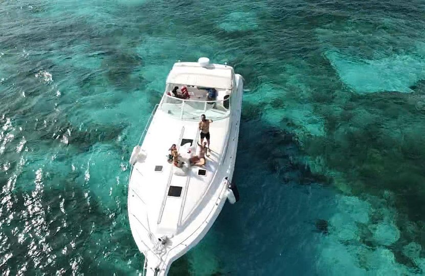 Shana 46 ft yacht rental Cancun - Kitchen and dining area with air conditioning and full amenities