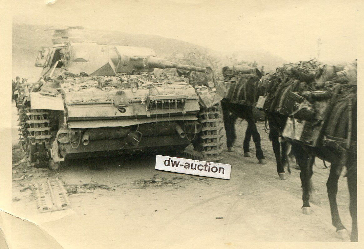 Griechenland , zerstörter deutscher Panzer