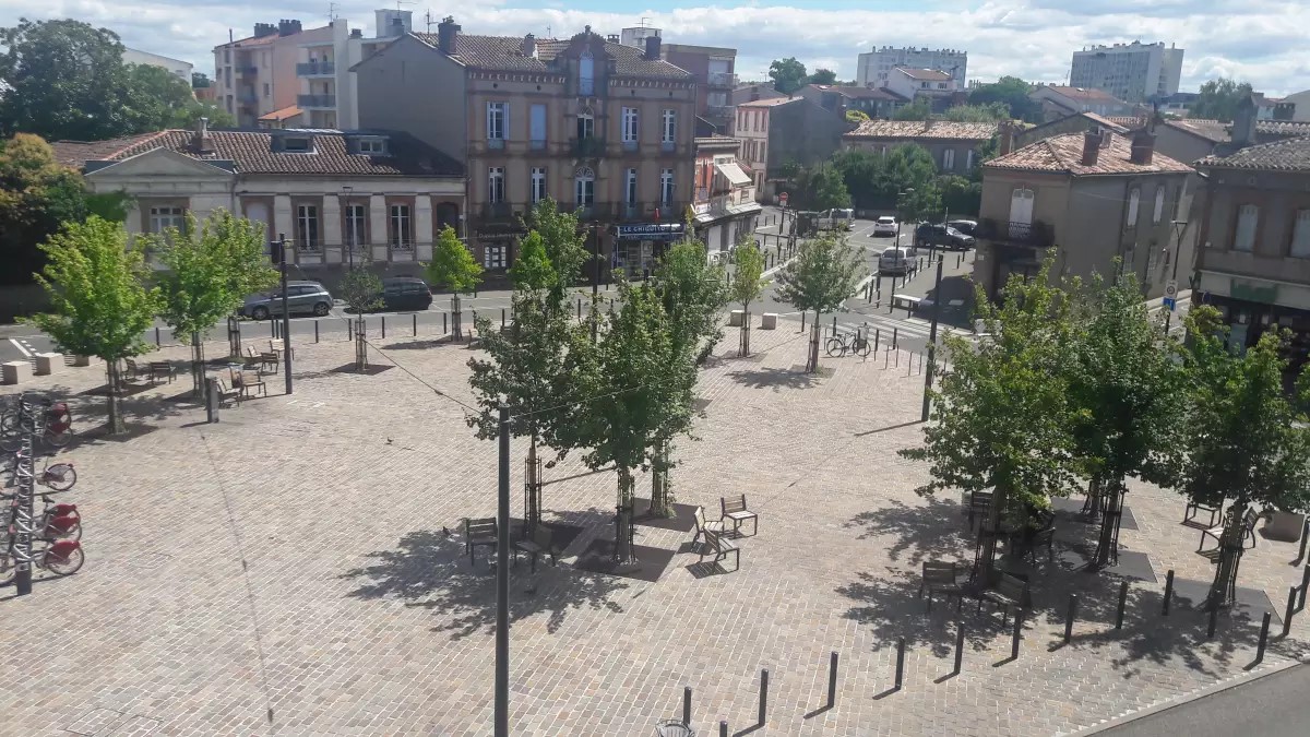 https://i.postimg.cc/sXbmMCHD/Place-du-Busca.jpg