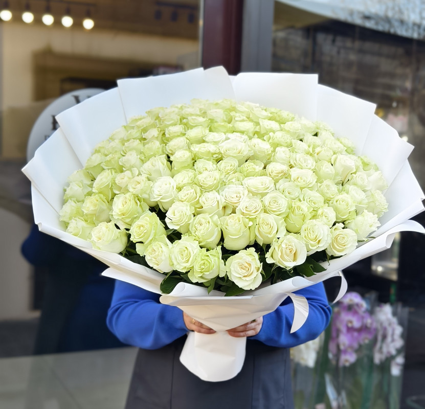 Bukiet z 100 premium białych róż