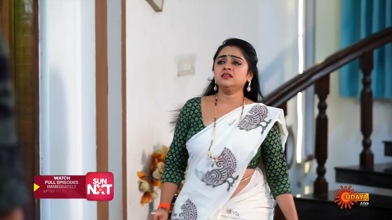 Dhanya Deepika Hot navel Slips ,Tummy with belly chain and round ass in saree.mp4_snapshot_00.28.262