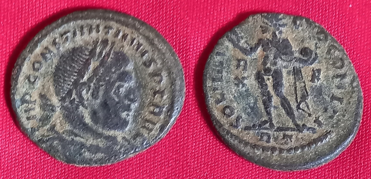  Nummus  de Constantino I. SOLI INVICTO COMITI. Sol estante a izq. Roma. Constantino-I-4-02gr