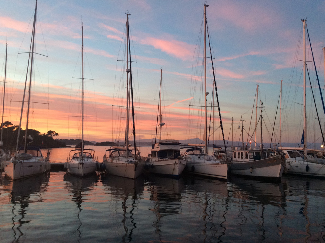 1DB8FC92-6CFB-4406-A2DE-E6FACE0DB2A8