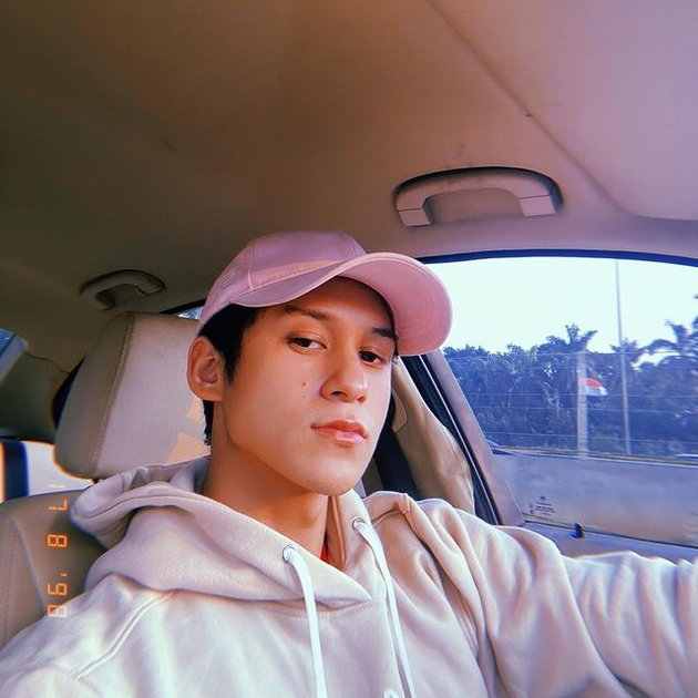 g-8-8-foto-ganteng-antonio-blanco-jr-pakai-topi-baseball-bintang-buku-harian-seorang-istri-pamer-v.jpg