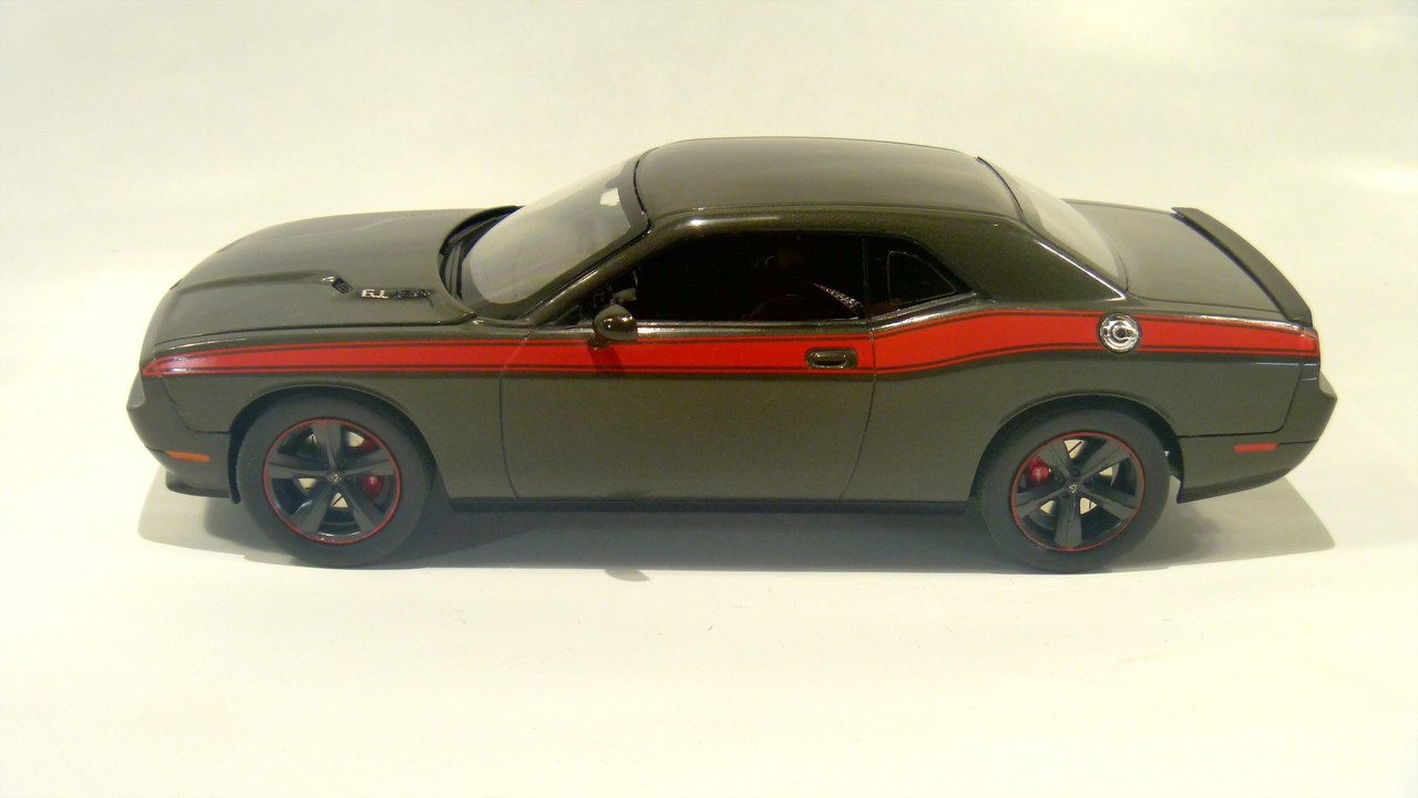 Revell 2009 Dodge Challenger P1040759