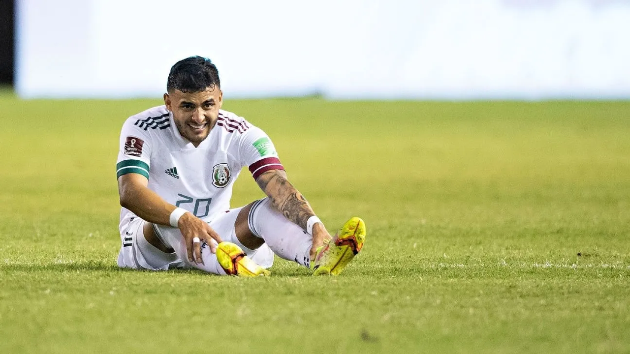 Alexis Vega cerca de causar baja de la Selección por una lesión en la rodilla