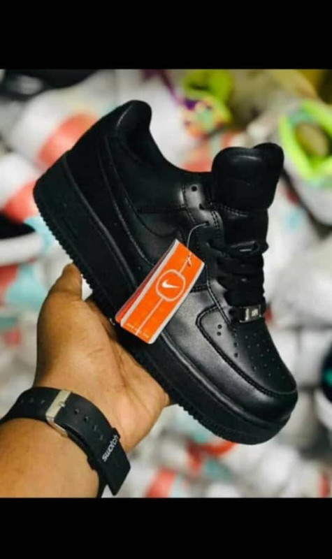 Air force y'umukara, inkweto nziza cyane
