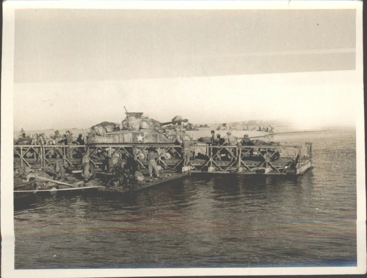 WWII Militär Panzer Soldaten 1945 Schnappschuss Foto Flussüberquerung Ponton v1 406665944371 0 01