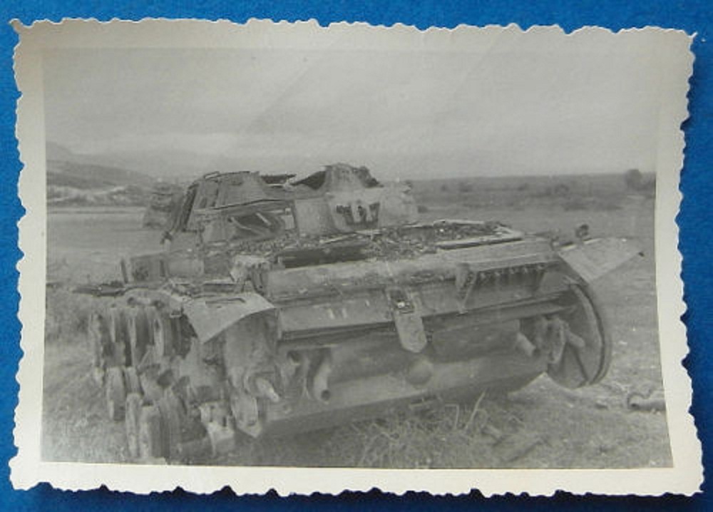 Zerstörter Panzer III Vormarsch zur KRIM der VT 