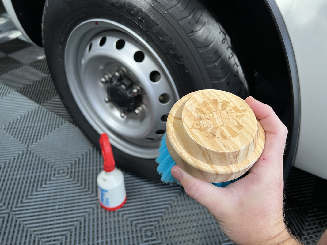 Short Handle Tire Wheel Brush - Cyber Buster Special