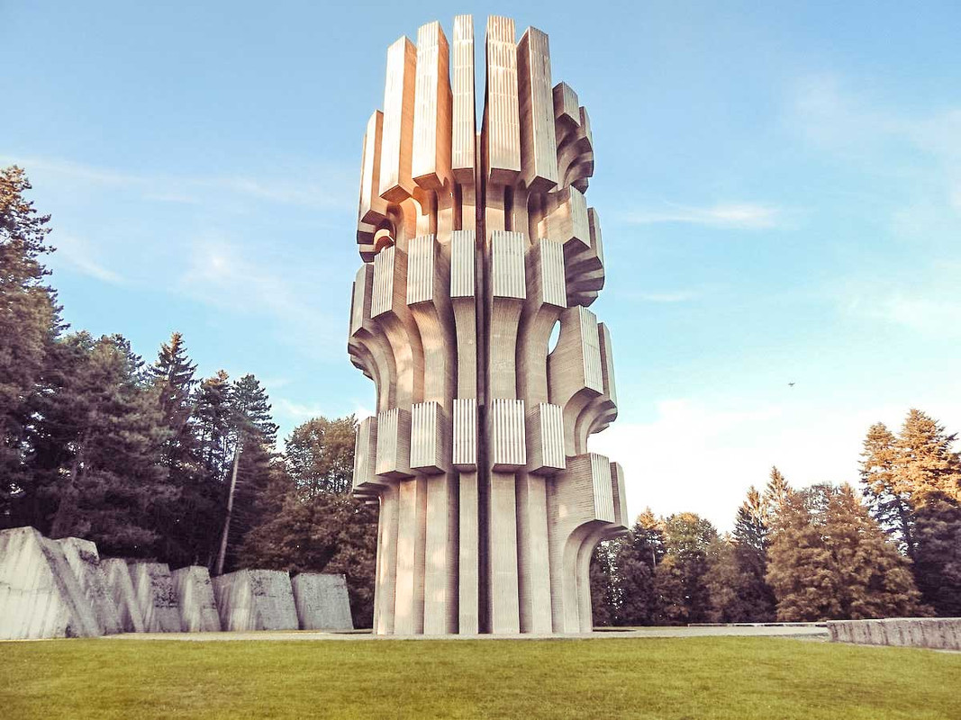 dusan-dzamonja-monument-web