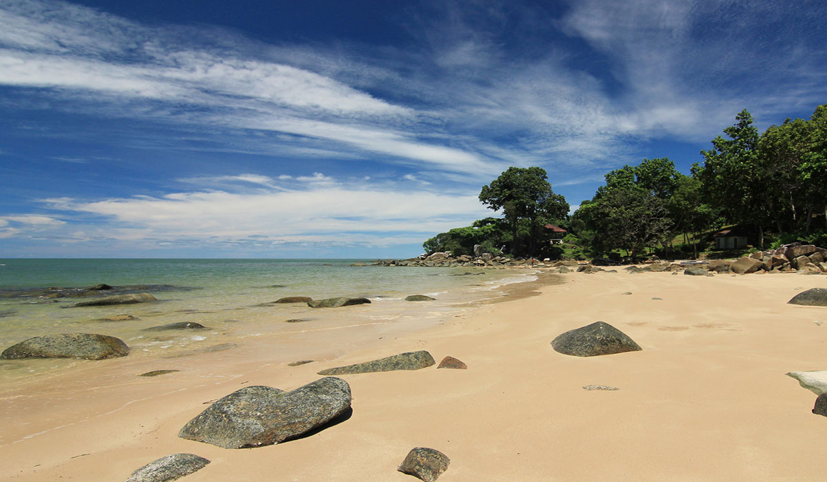 Pantai Tanjung Batu: Permata Tersembunyi di Ujung Kalimantan Barat